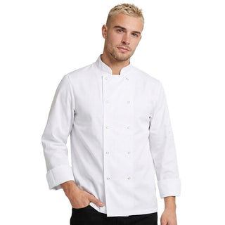 Man wearing a breathhable white chef's coat with long sleeves